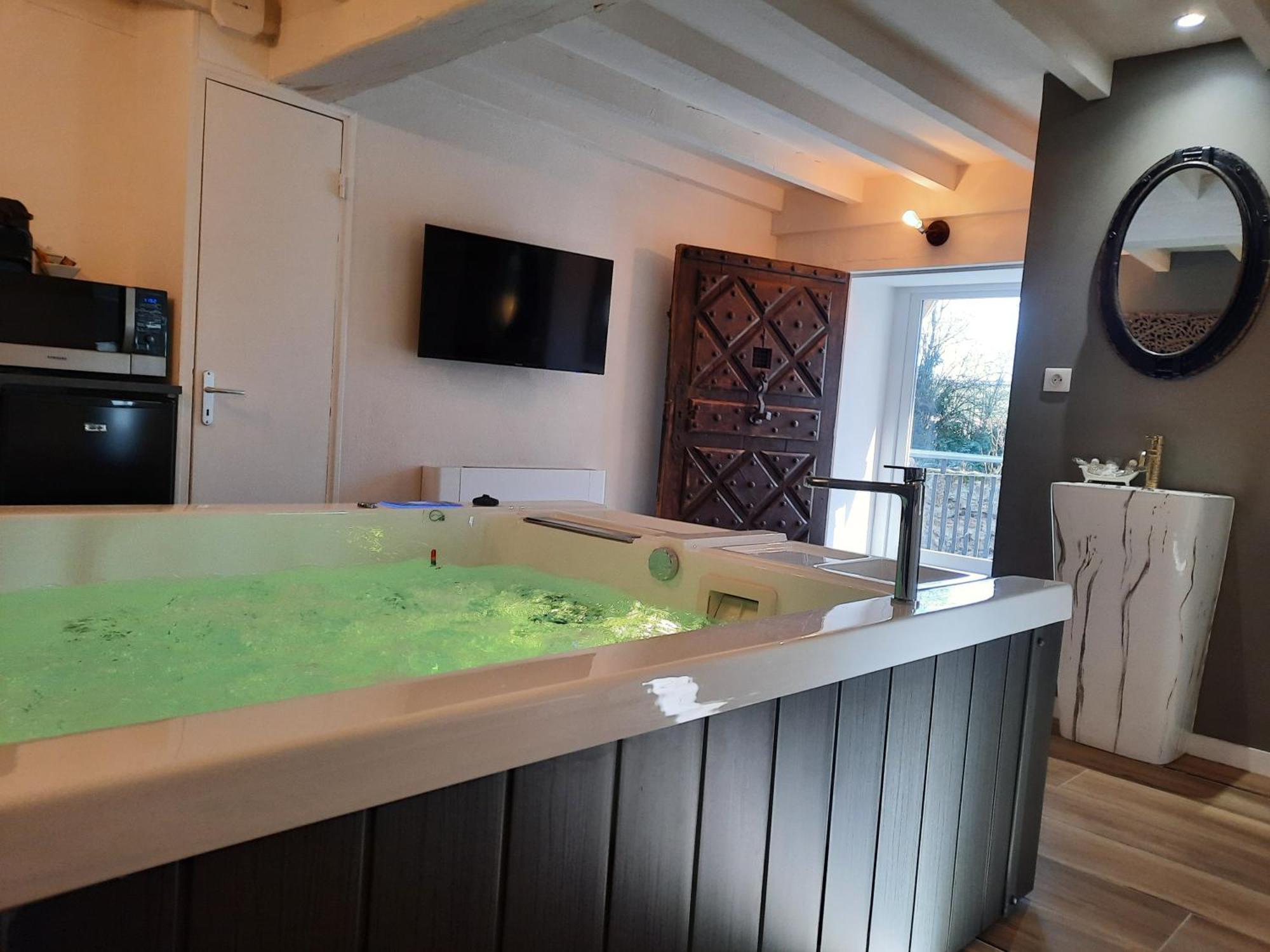 Charme Au Fil De L'Eau Hotel Vendieres Eksteriør billede